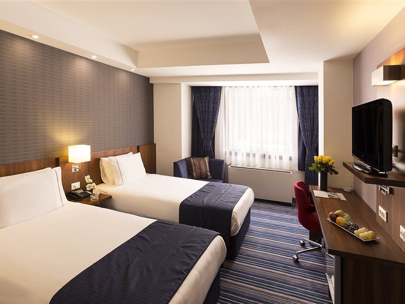 Готель Taxim Express Bosphorus 4*